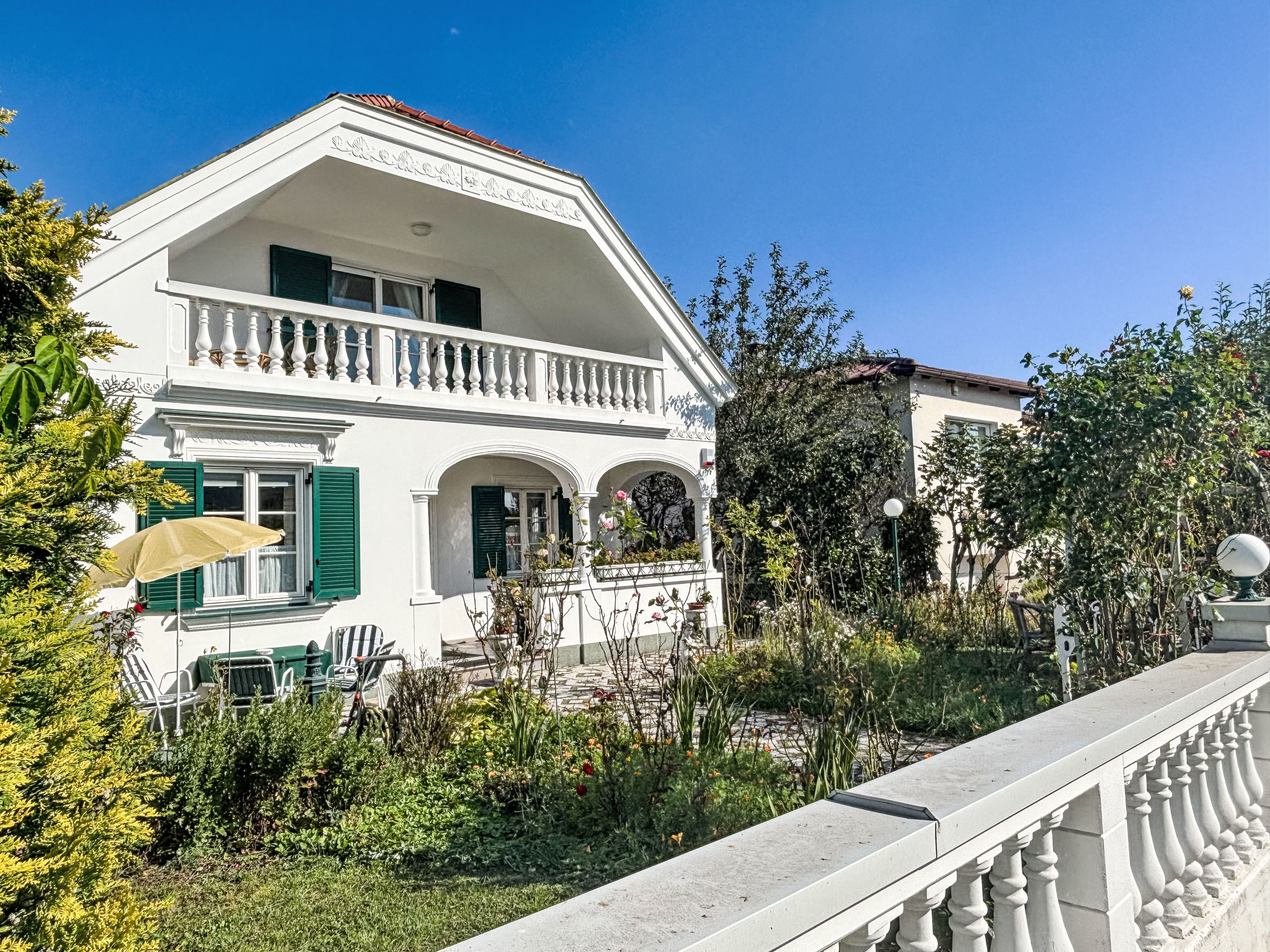 Großmutters Ferienhaus-Buiten