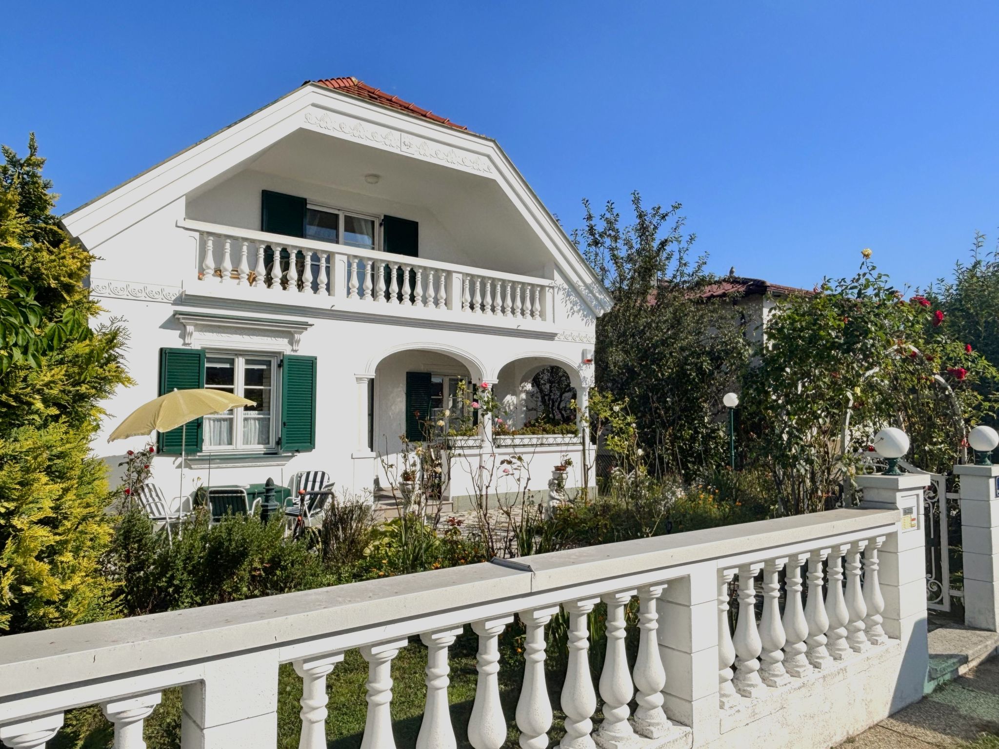 Großmutters Ferienhaus-Buiten