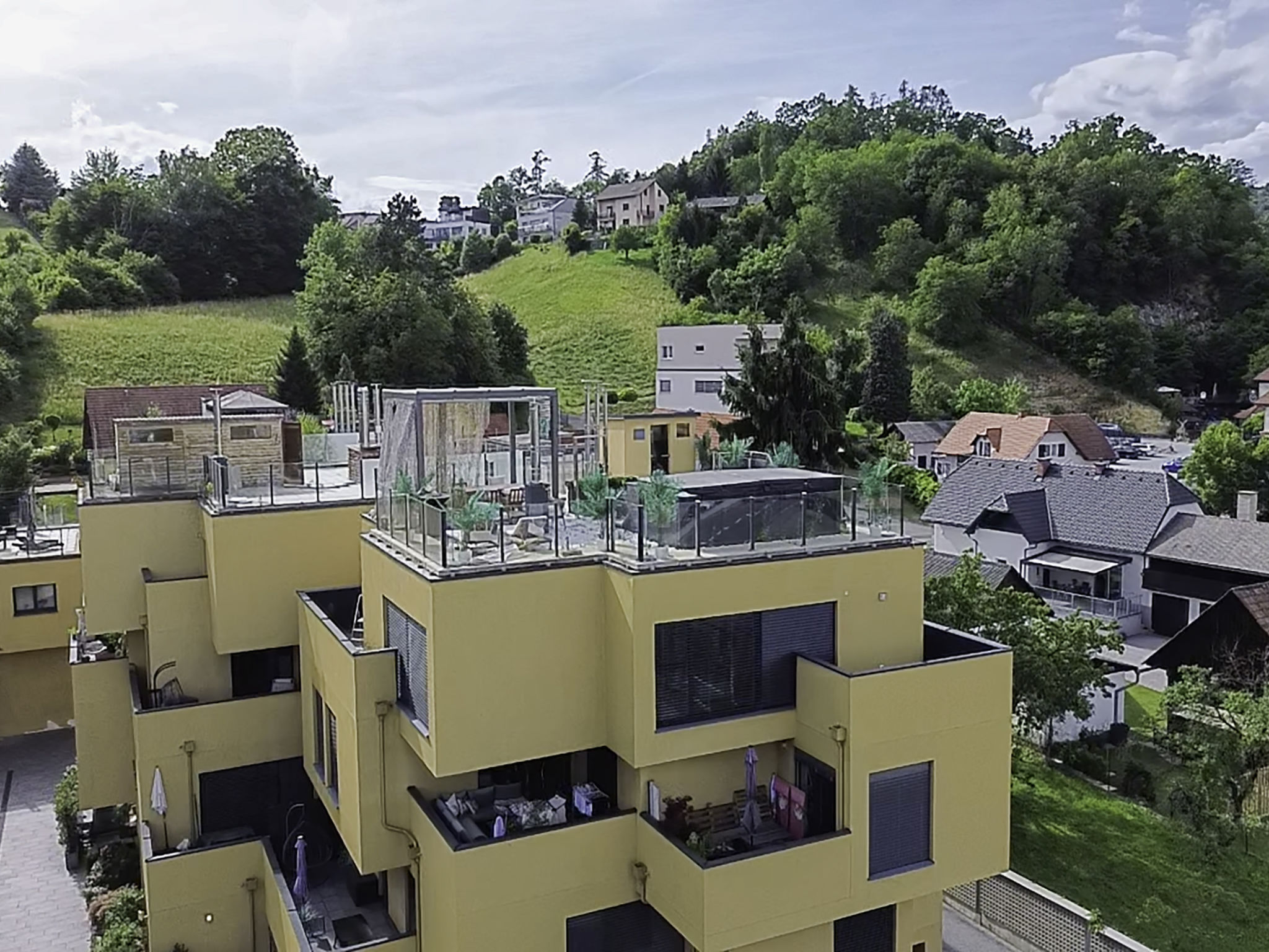 The Penthouse 5 - Buiten