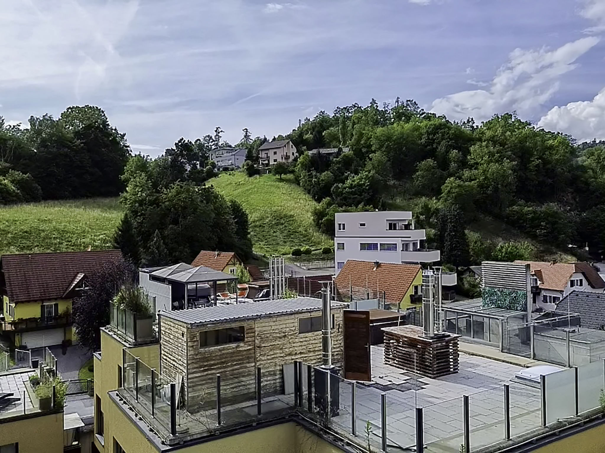 The Penthouse 5 - Buiten