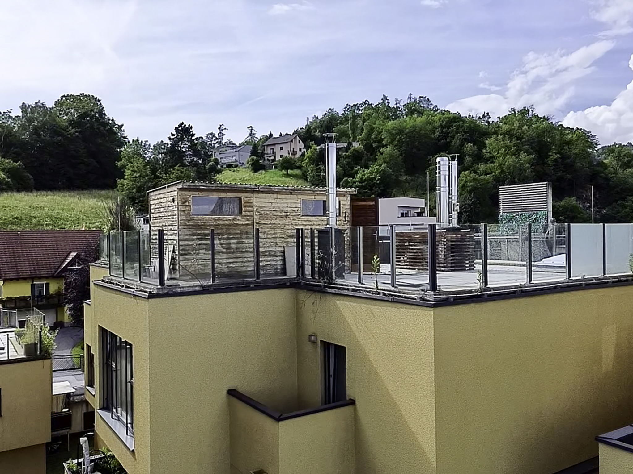 The Penthouse 5 - Buiten