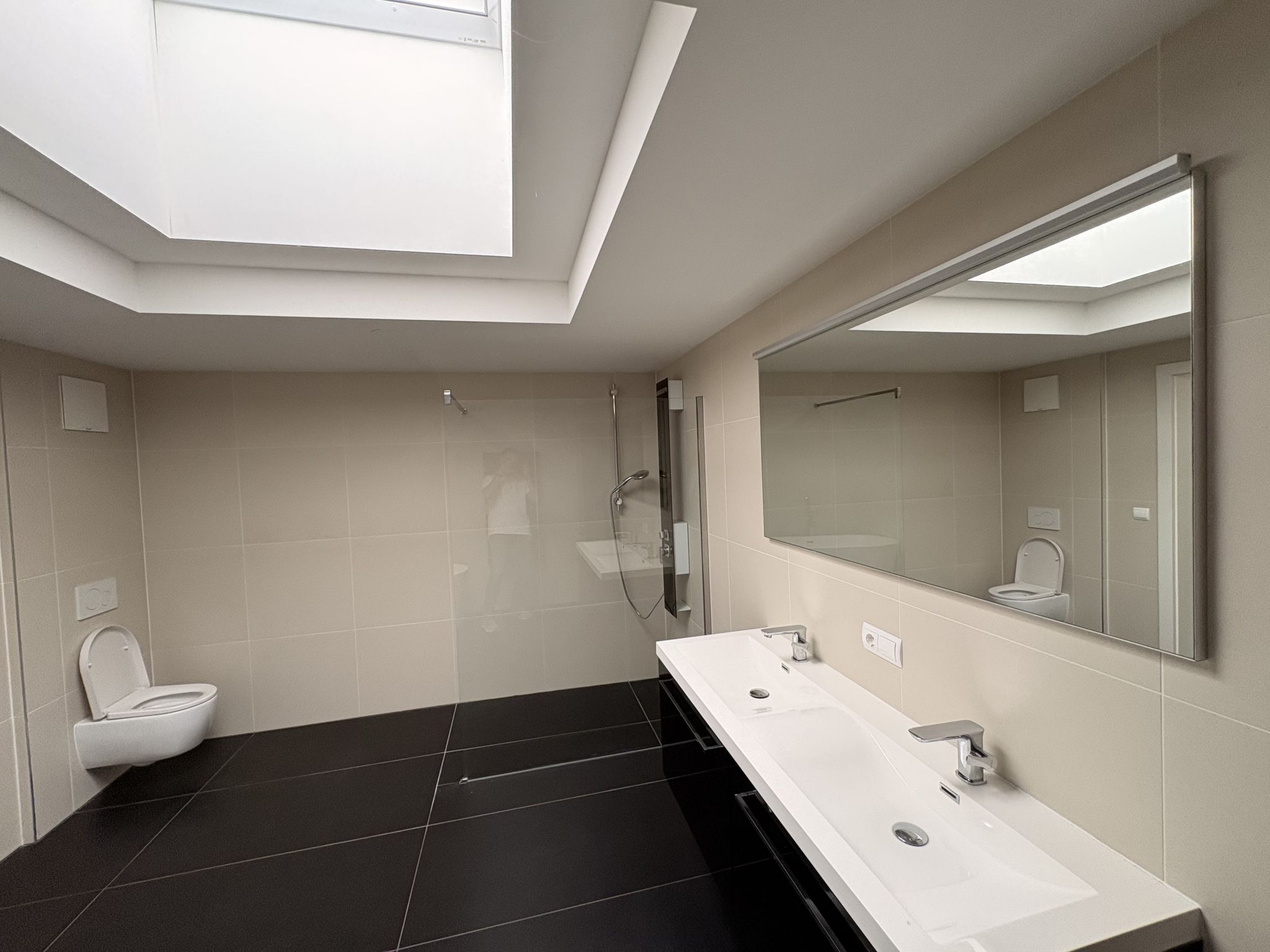 The Penthouse 5 - Binnen