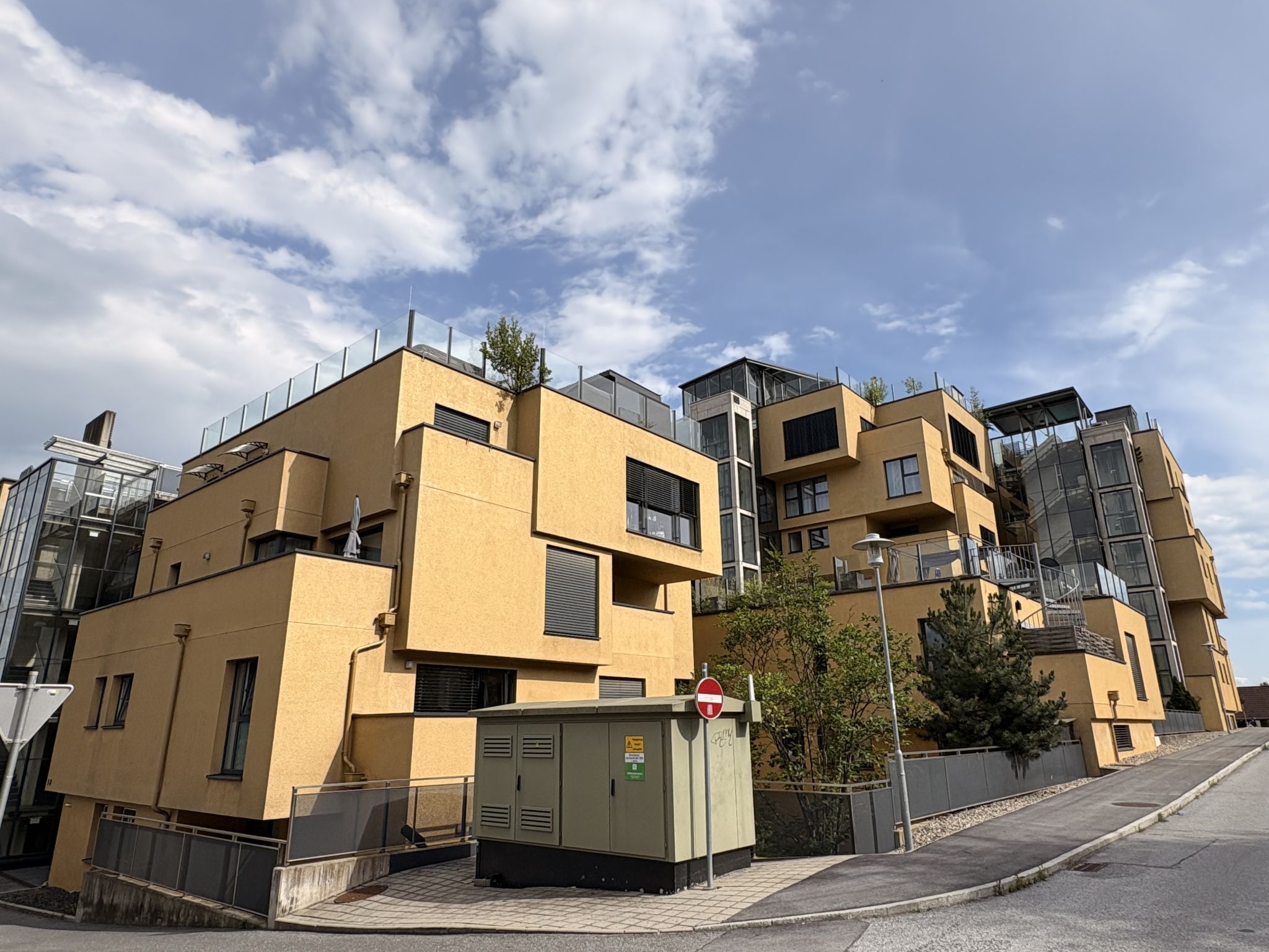 The Penthouse 5 - Buiten