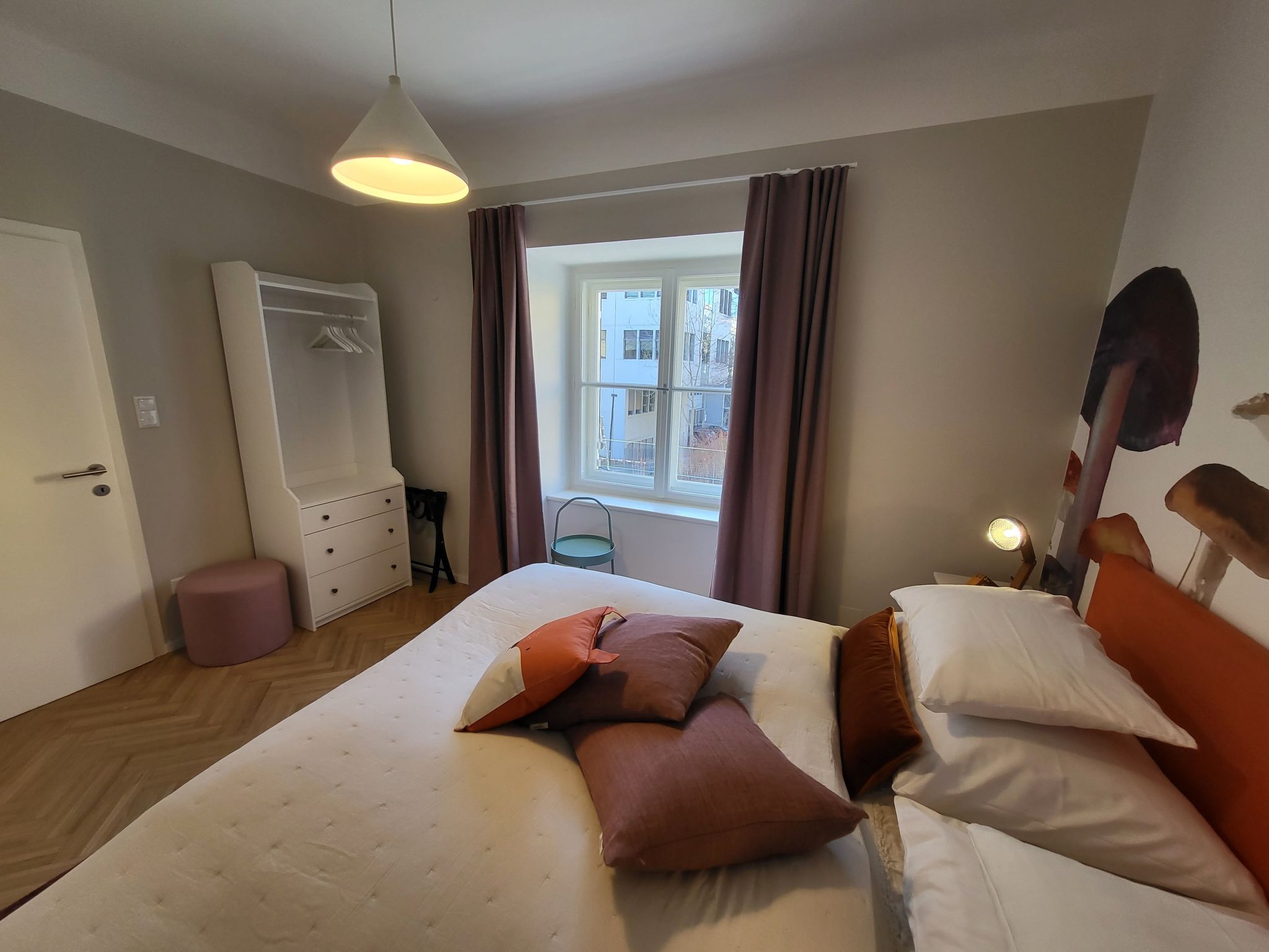 Orange Flat neben K-F-Universität, neu und gemütlich, mit Parkplatz-Image-tags.info