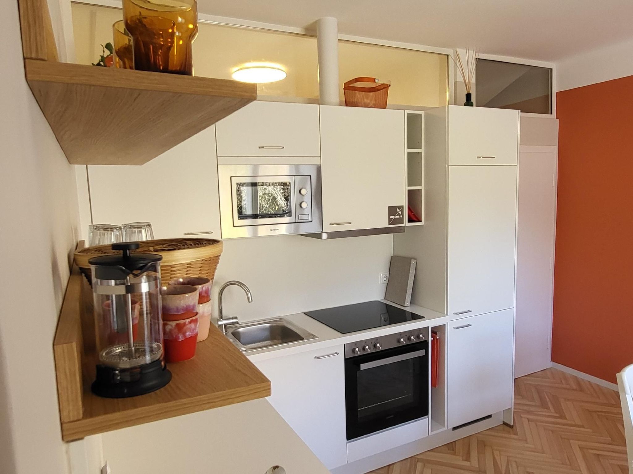 Orange Flat neben K-F-Universität, neu und gemütlich, mit Parkplatz-Image-tags.info