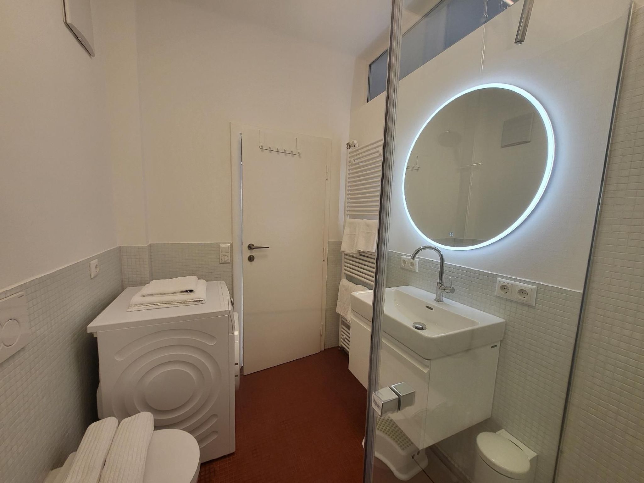 Orange Flat neben K-F-Universität, neu und gemütlich, mit Parkplatz-Image-tags.info