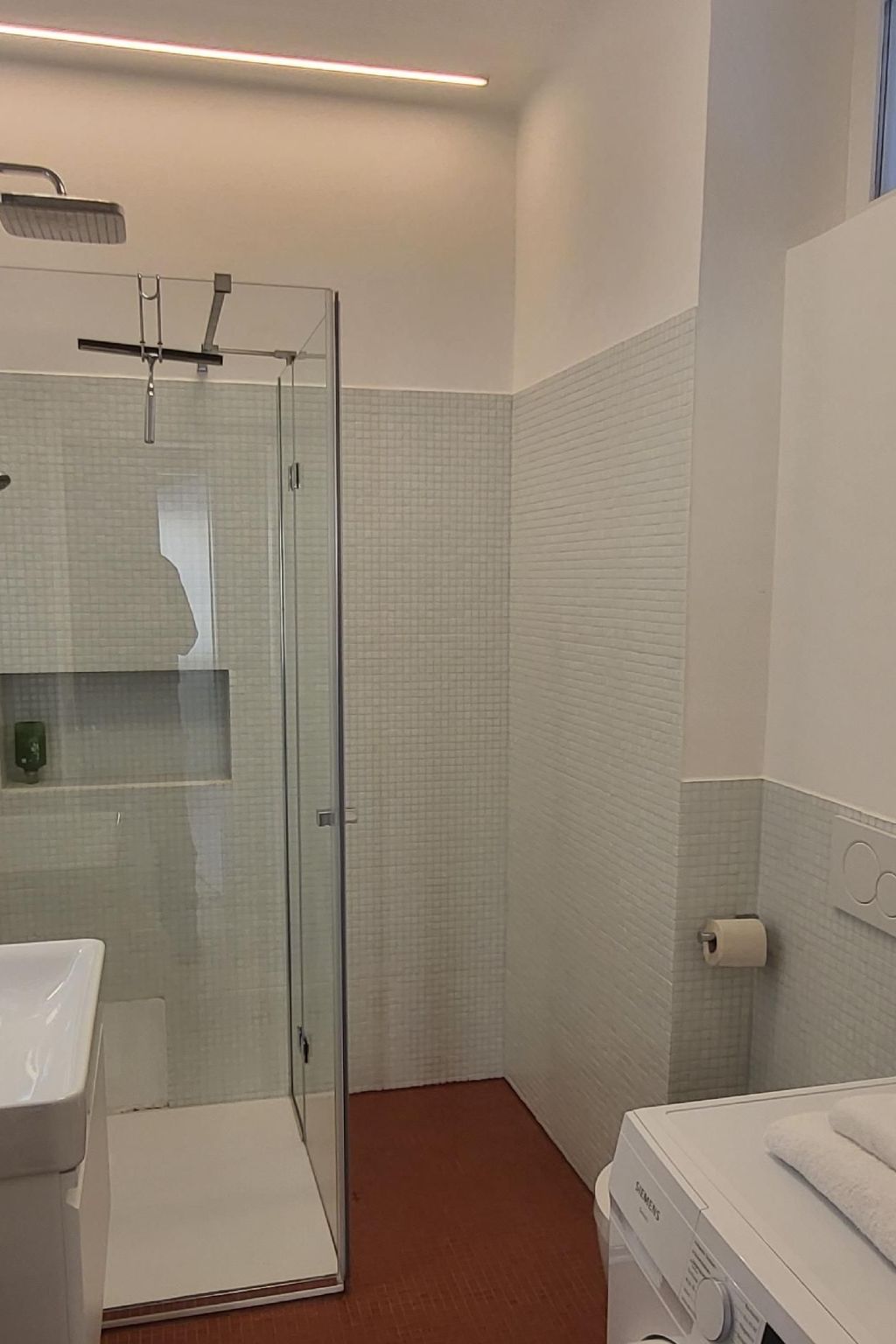 Orange Flat neben K-F-Universität, neu und gemütlich, mit Parkplatz-Image-tags.info