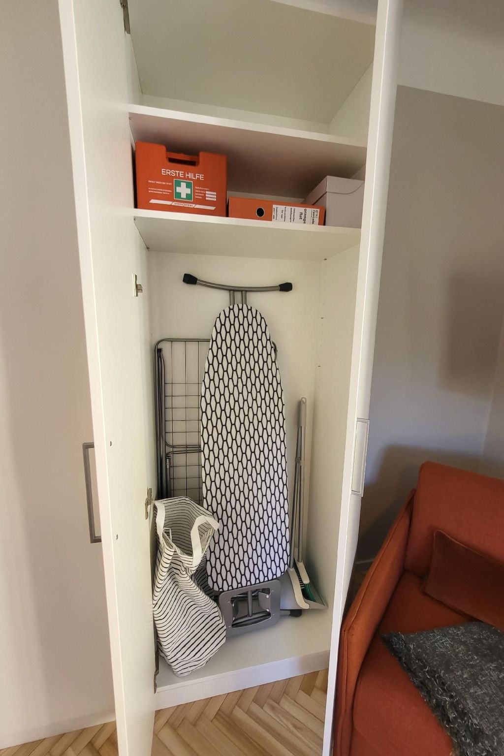 Orange Flat neben K-F-Universität, neu und gemütlich, mit Parkplatz-Image-tags.info