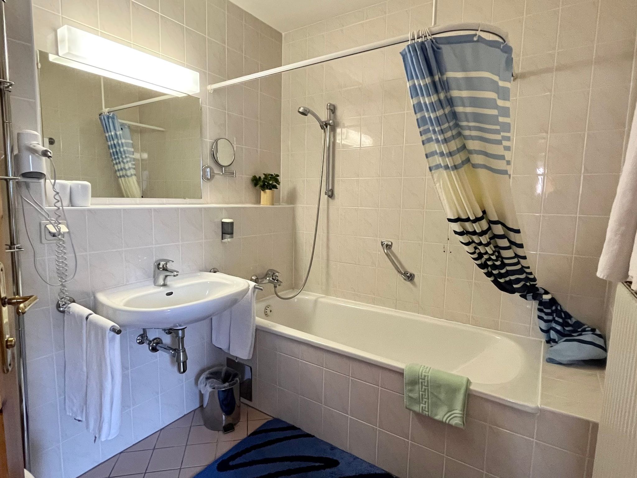 Thermen Apartment-Inside