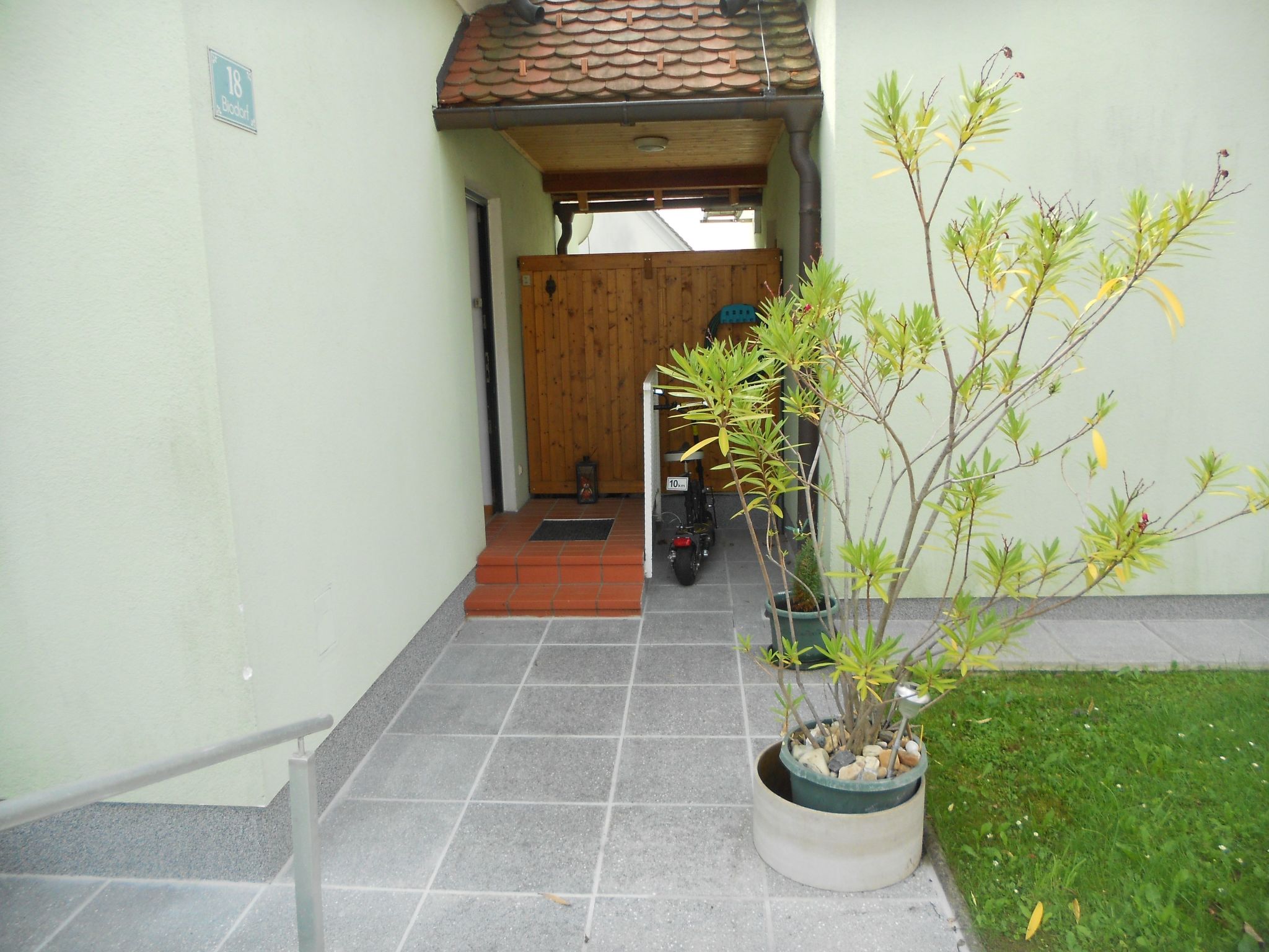 Mit Gemeinschaftspool und Terrasse-Drinnen