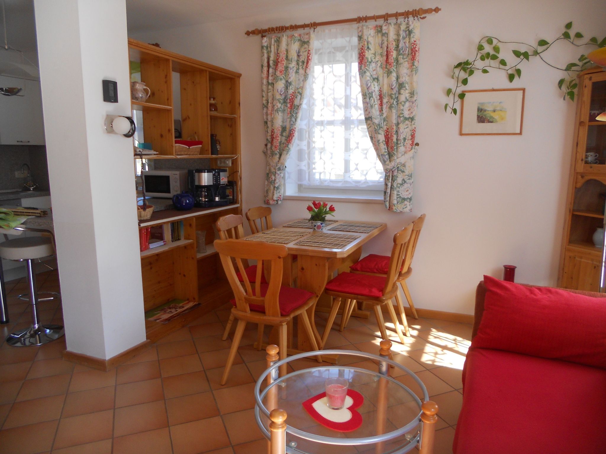 Mit Gemeinschaftspool und Terrasse-Drinnen