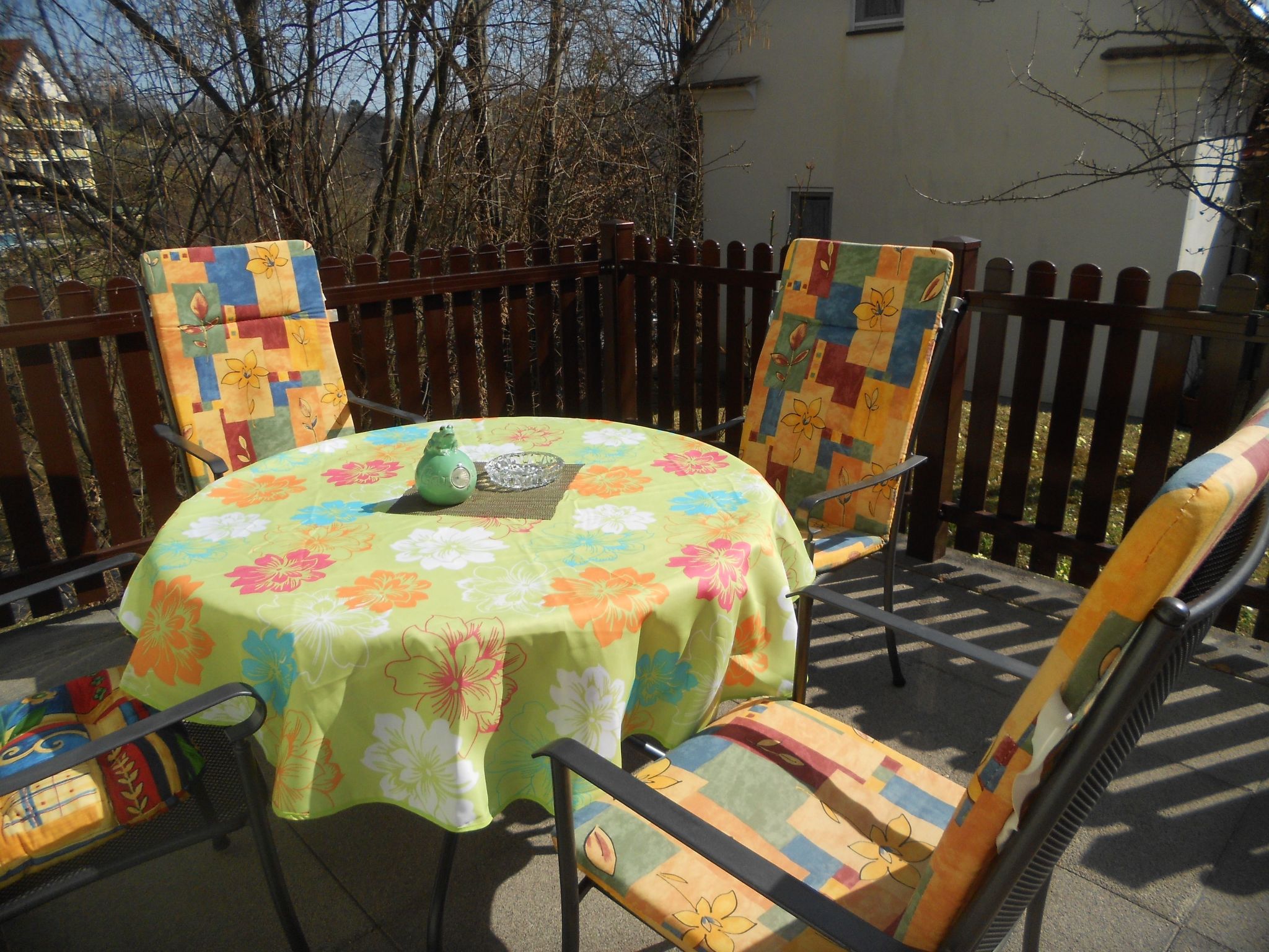 Mit Gemeinschaftspool und Terrasse-Drinnen