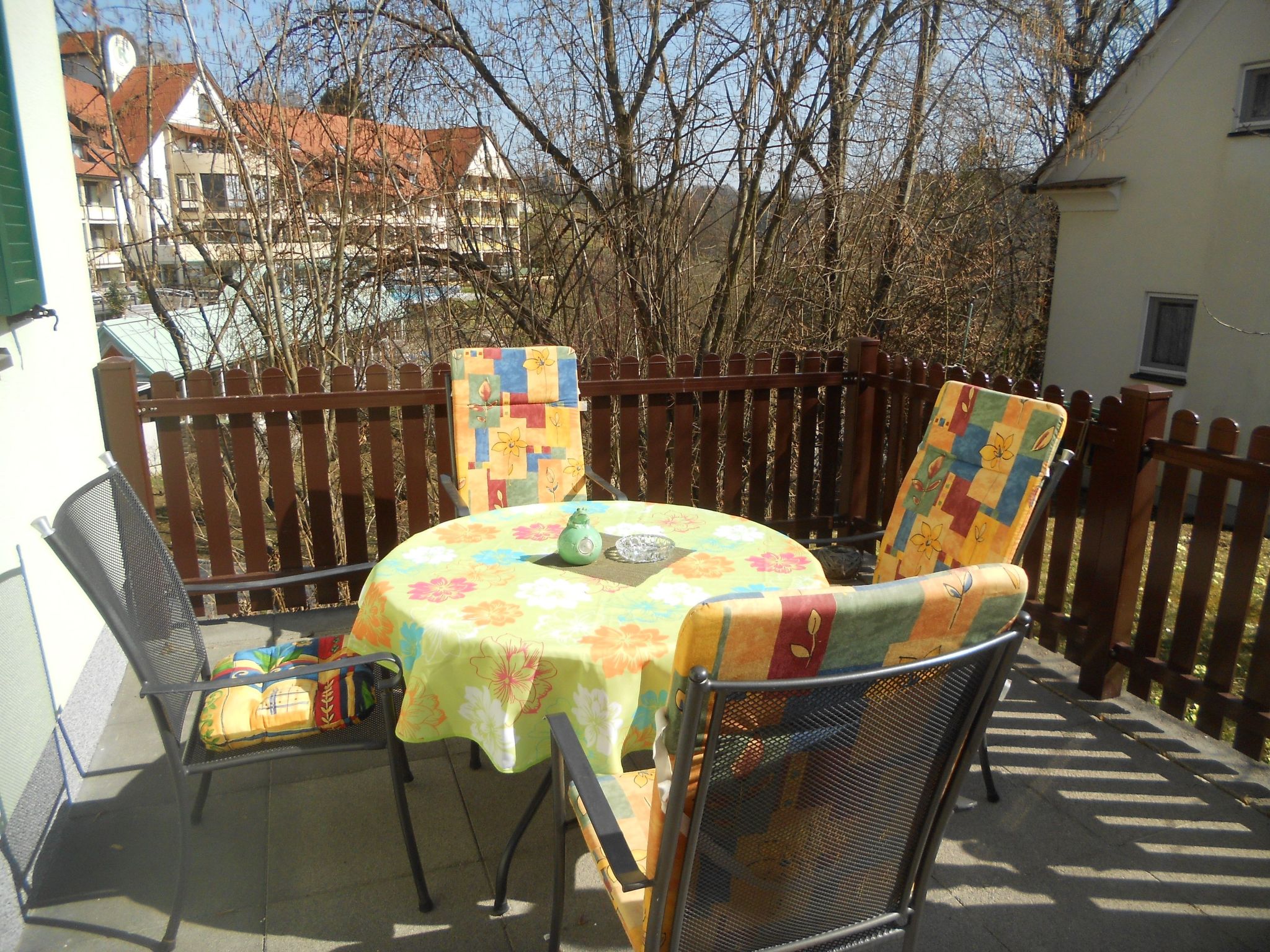 Mit Gemeinschaftspool und Terrasse-Drinnen