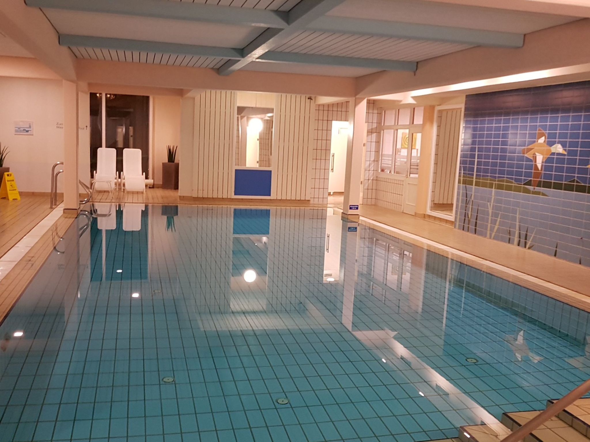 Mit Gemeinschaftspool und Terrasse-Drinnen