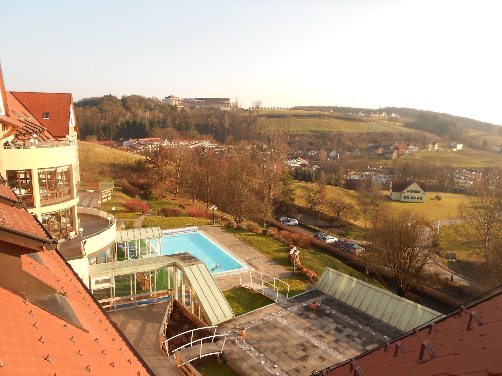 Mit Gemeinschaftspool und Terrasse-Drinnen