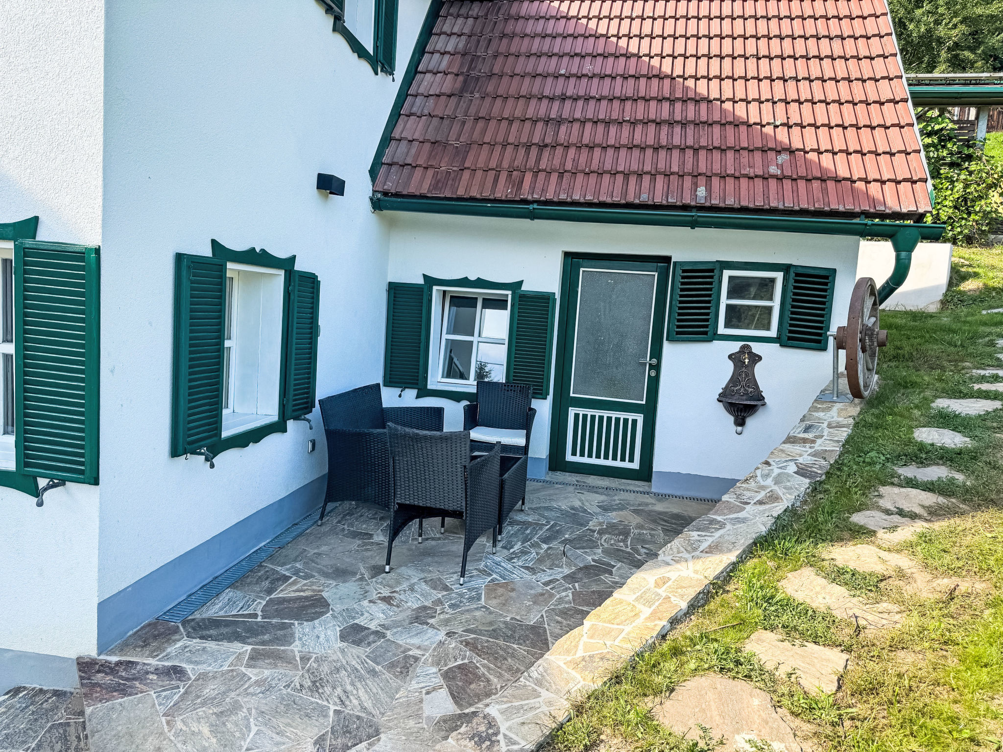 Haus im Grünen - Buiten