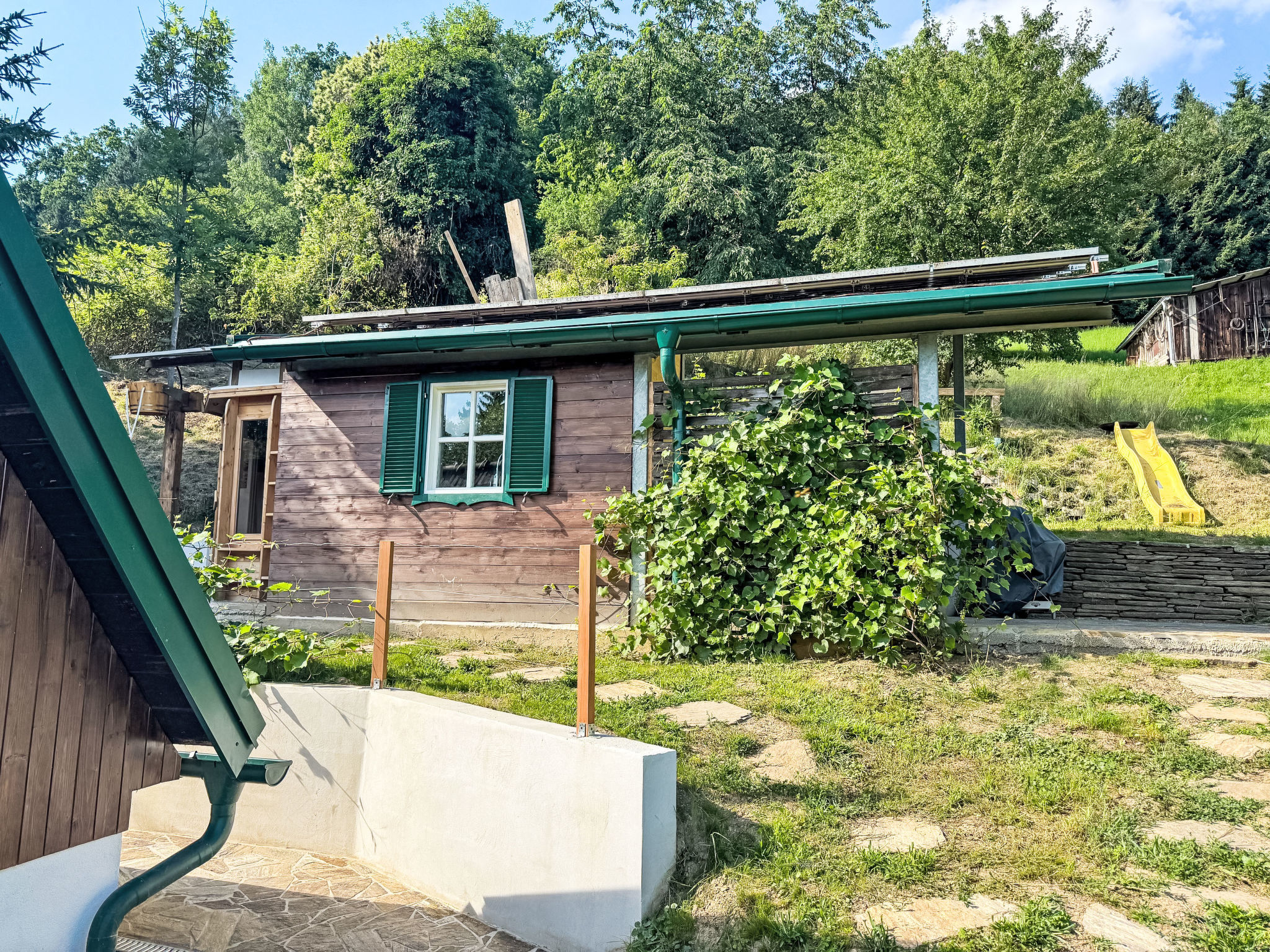 Haus im Grünen - Buiten