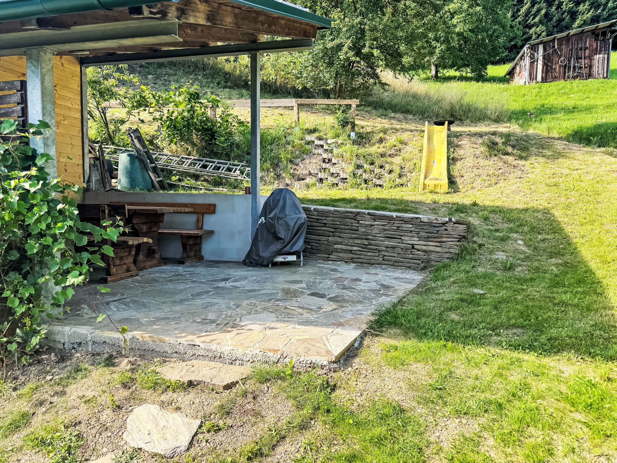 Haus im Grünen - Buiten