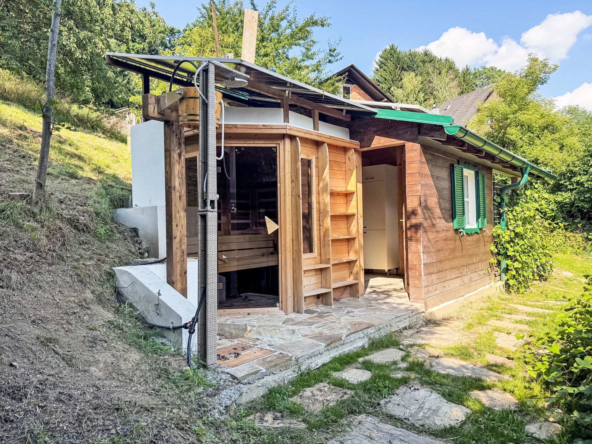 Haus im Grünen - Buiten