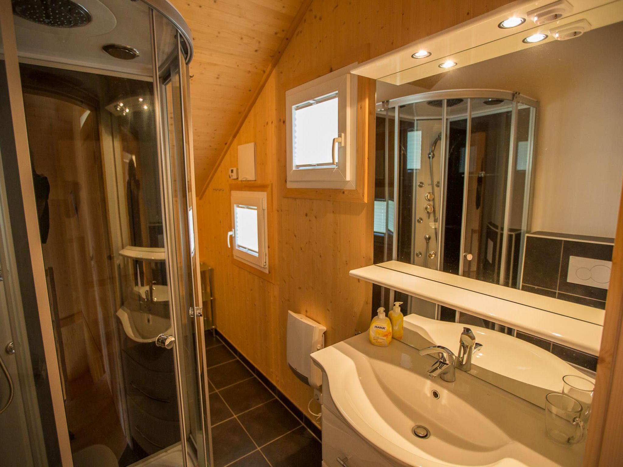 Superior Almdorf #63: Luxe chalet met sauna, whirlpool & directe skitoegang - foto 5