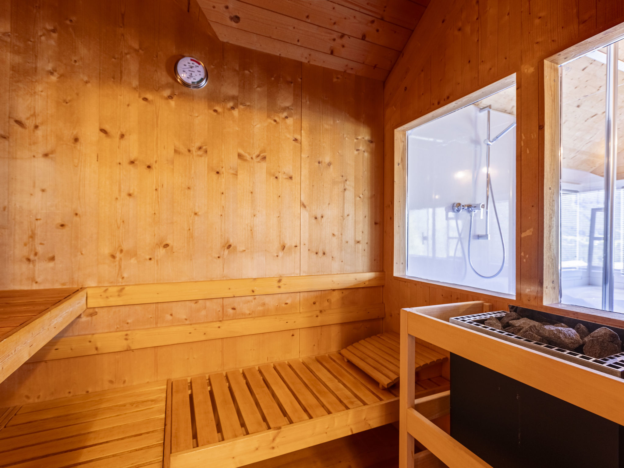 Premium Chalet #18 met privé sauna & whirlpool aan de piste - foto 29