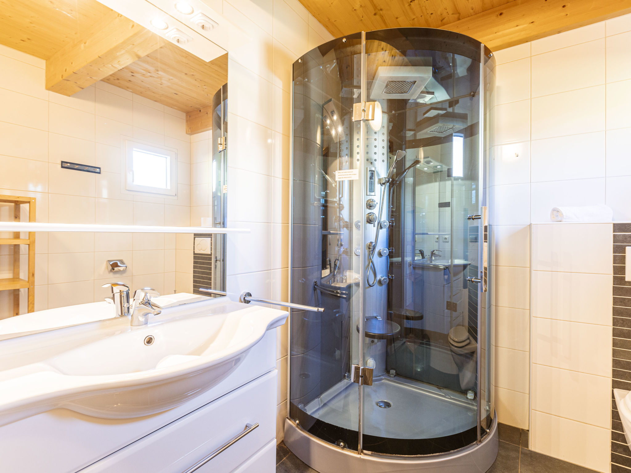 Premium Chalet #18 met privé sauna & whirlpool aan de piste - foto 16