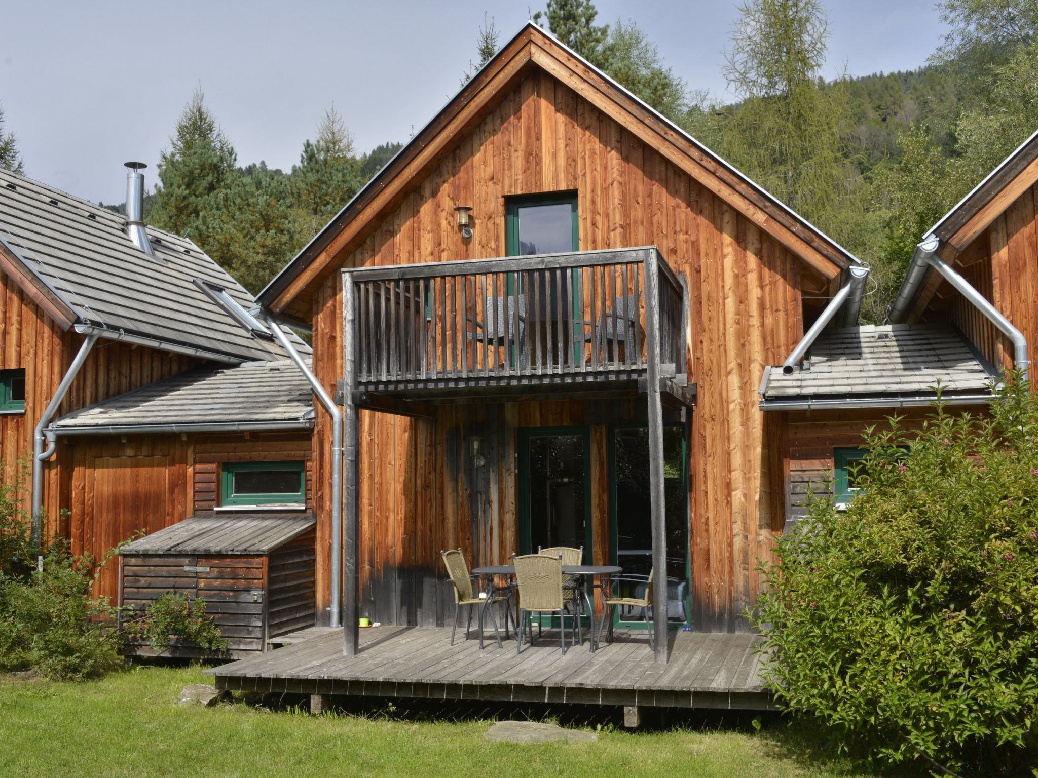 "  46 mit 2 Schlafzimmern", huis 3-kamers 60 m2. Licht, modern en gezellig ingericht: 1 2-pers. kamer met 1 bed. 1 kamer met 1 bed. Woonkeuken (oven, afwasmachine, 2 keramische glas kookplaten, magnet..