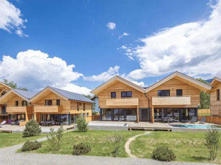 "Panorama Ferienhaus   8 mit Sauna & Pool", 6-room chalet 185 m2. Bright, comfortable and tasteful furnishings: large living room with dining nook and satellite TV (flat screen). 3 double bedrooms, ea..