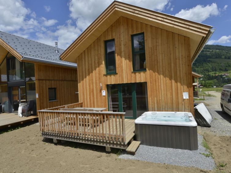 "mit 4 SZ,Sauna o.IR-Sauna+Sprudelbad", 5-Zimmer-Chalet 100 m2 auf 2 Stockwerken. Hell, komfortabel und mit viel Holz eingerichtet: grosses Wohn-/Esszimmer mit Esstisch und Sat-TV (Flachbildschirm). 3..