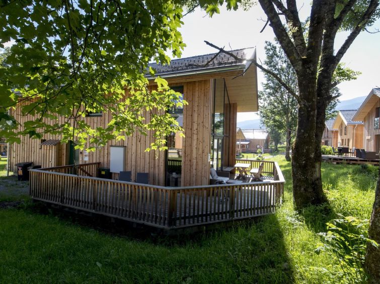 "Premium mit 5 SZ, Sauna oder IR-Sauna", 5-Zimmer-Chalet 140 m2 auf 2 Stockwerken. Hell, komfortabel und mit viel Holz eingerichtet: grosses Wohn-/Esszimmer mit Esstisch und Sat-TV (Flachbildschirm). ..