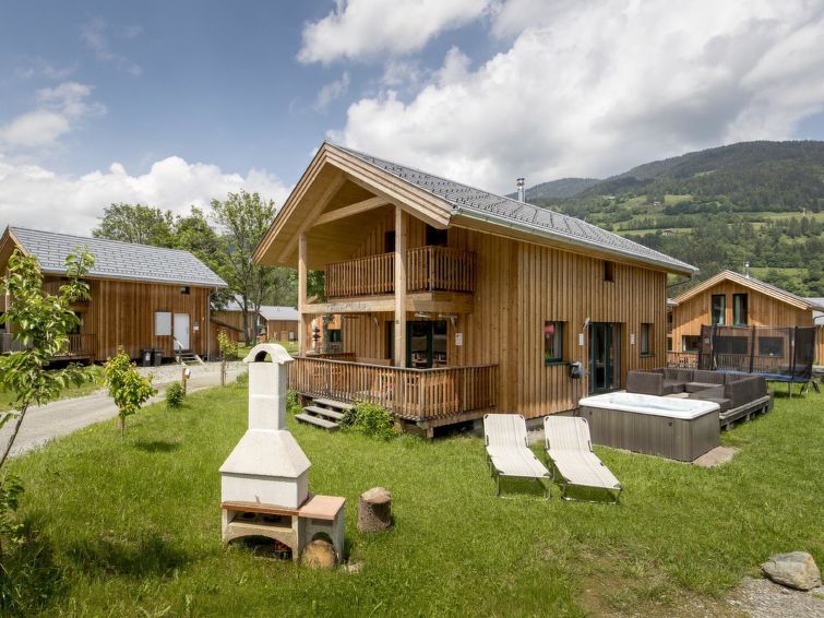 "Superior mit 5 SZ,Sauna o.IR Sauna+SB", 5-room chalet 115 m2 on 2 levels. Bright, comfortable and wooden furniture furnishings: entrance hall. Living/dining room with dining nook and satellite TV (fl..