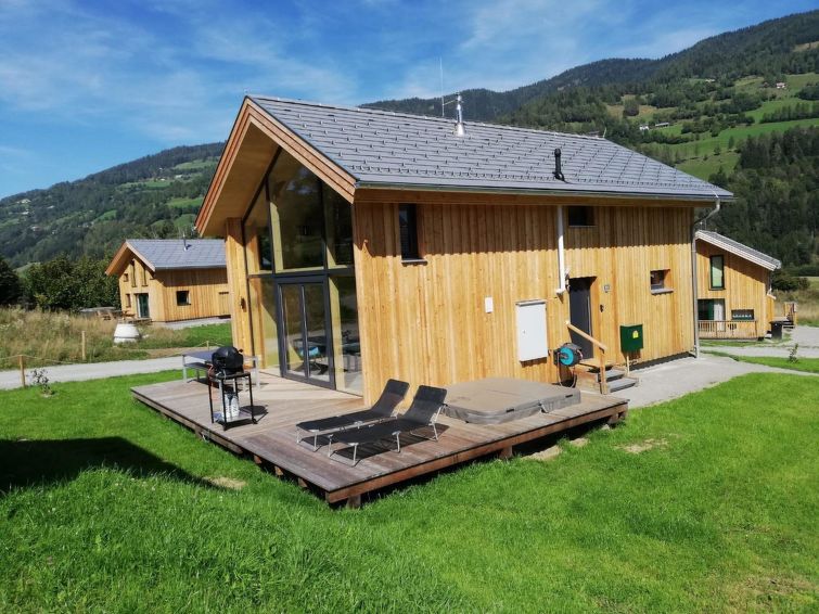 "Sup.4 SZ Sauna o.IR-Sauna+Sprudelbad", 5-Zimmer-Chalet 135 m2 auf 2 Stockwerken. Hell, komfortabel und mit viel Holz eingerichtet: Eingang. Wohn-/Esszimmer mit Esstisch und Sat-TV (Flachbildschirm). ..