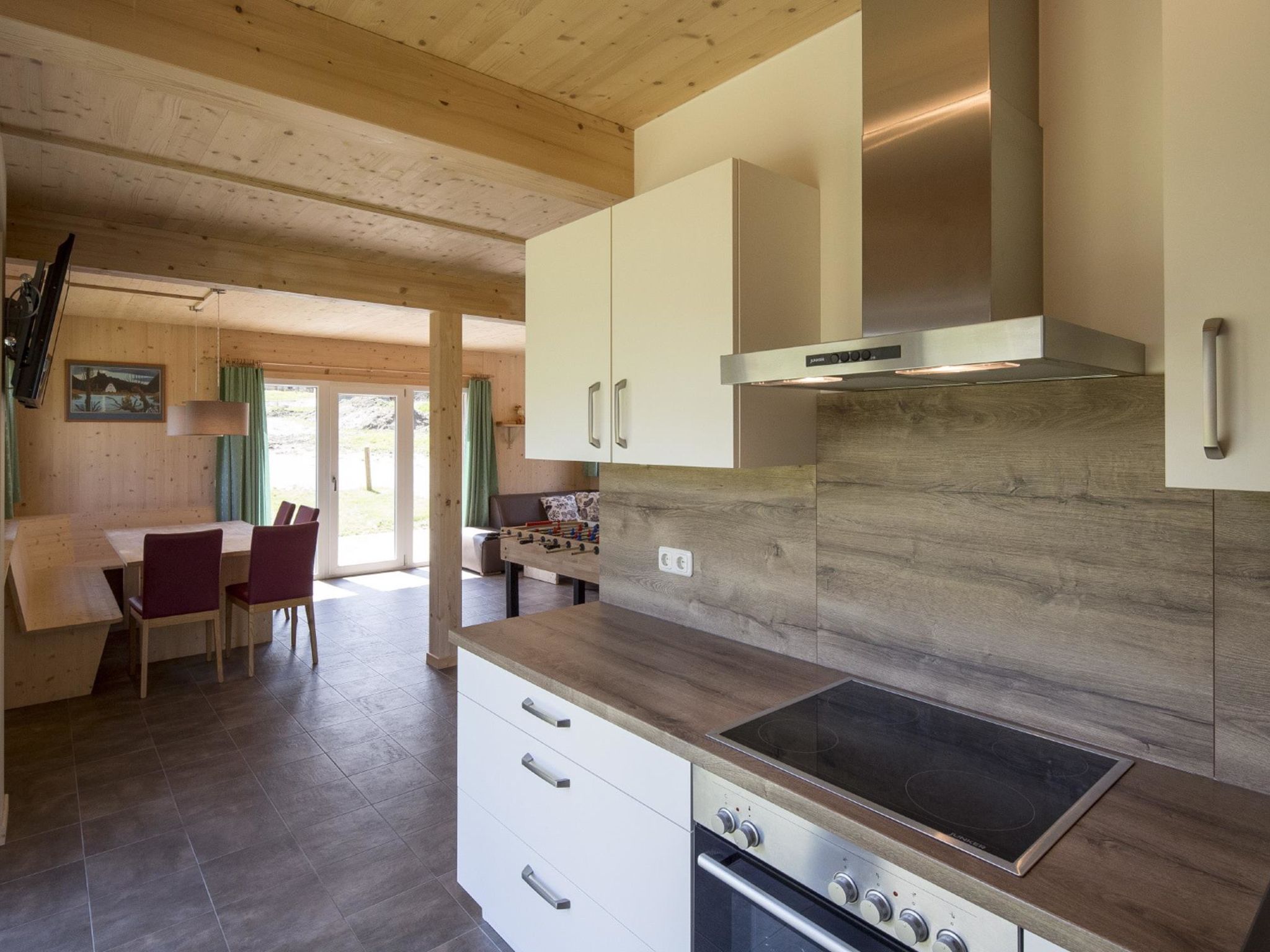 mit 4 Schlafzimmern & IR-Sauna - Image 2