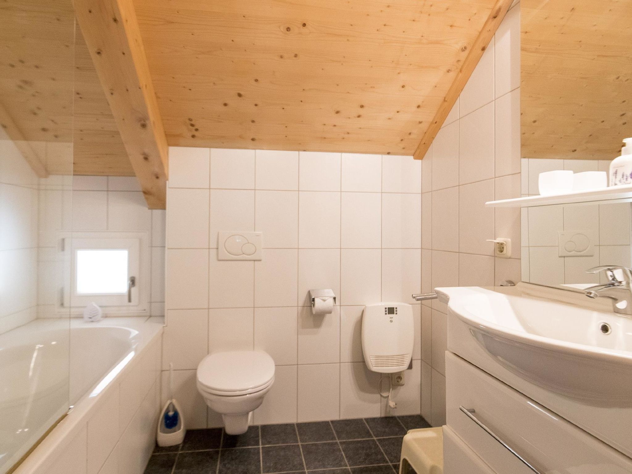 # 139 mit 4 Schlafzimmern & Sprudelbad - Image 5