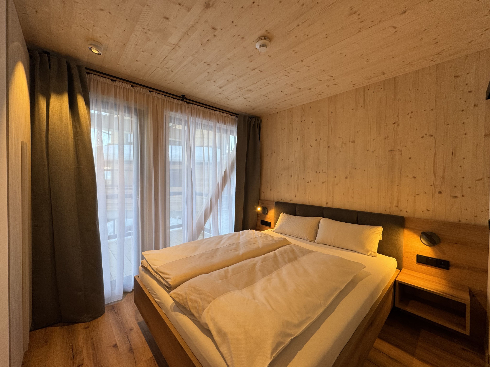 02_NTH052_18c_Sup Chalet mit Sauna und Hot Tub 2 E - Drinnen