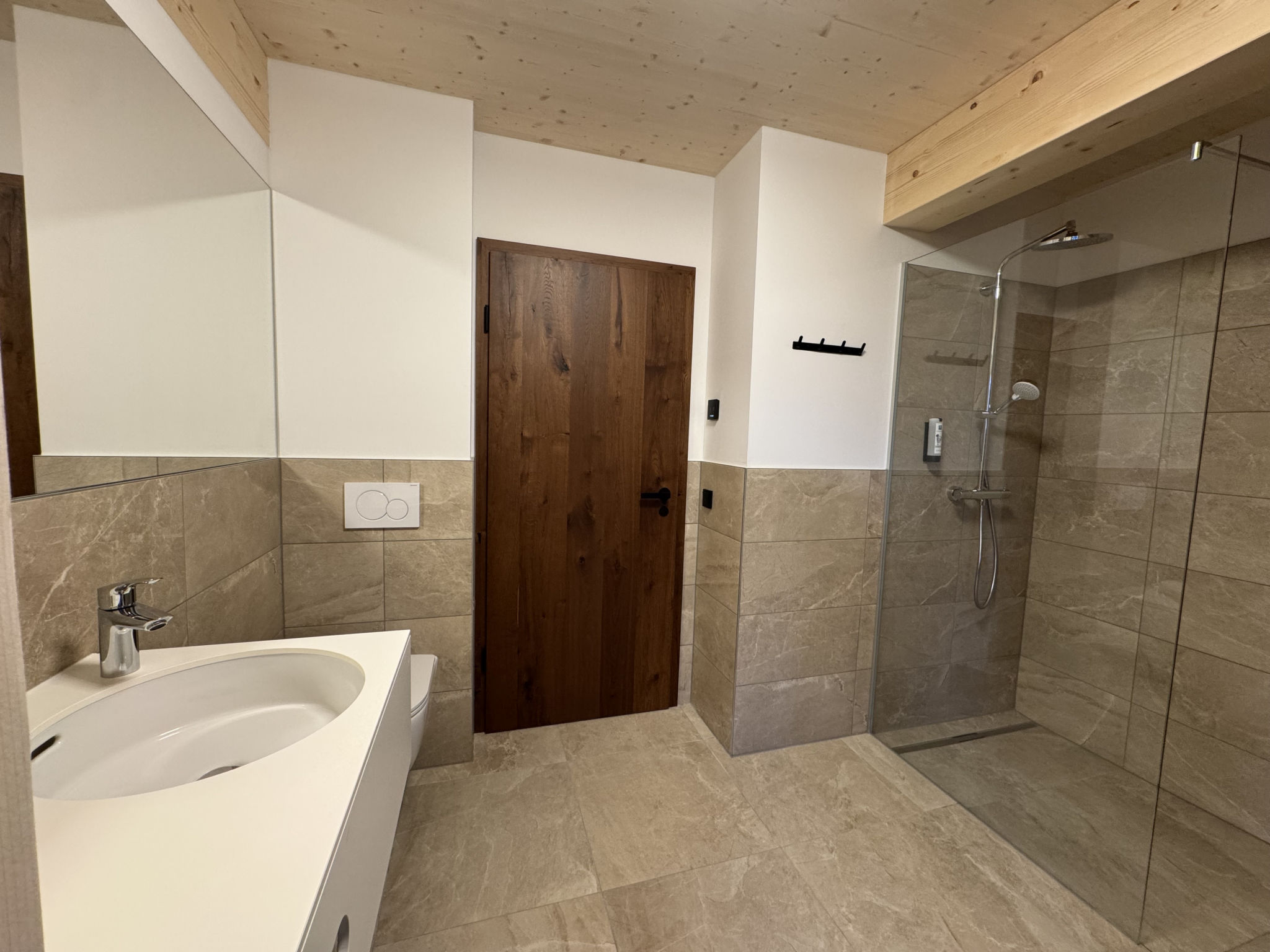 02_NTH052_18c_Sup Chalet mit Sauna und Hot Tub 2 E - Drinnen