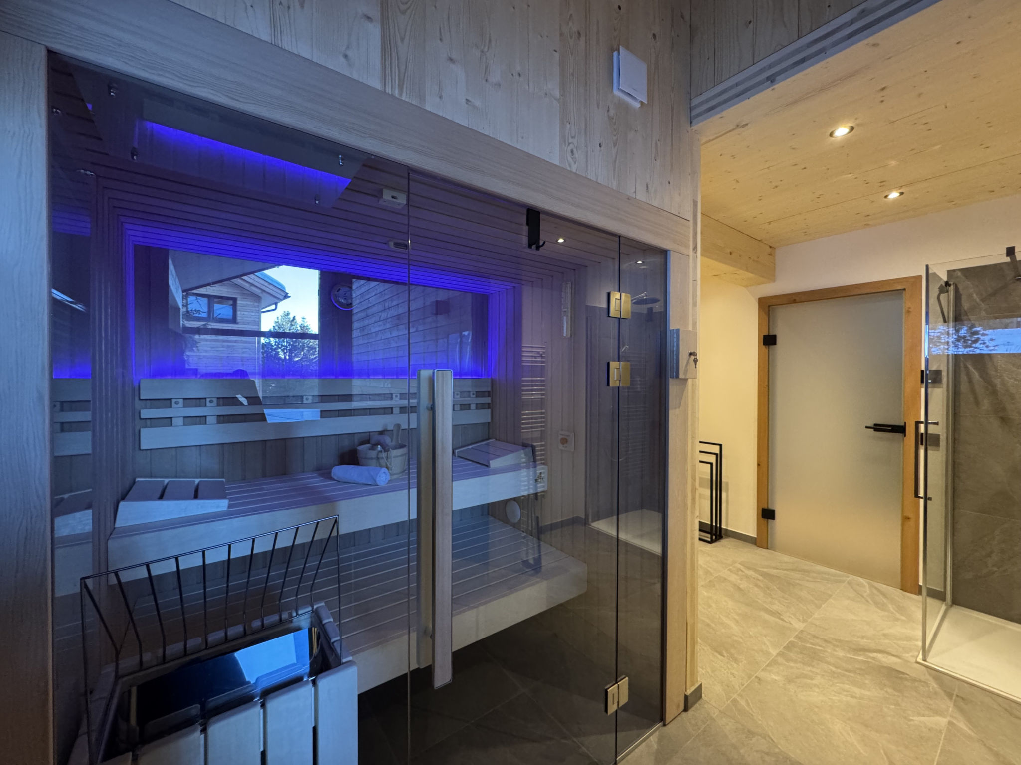 02_NTH053_18d_Sup Chalet mit Sauna und Hot Tub 2 E - Buiten