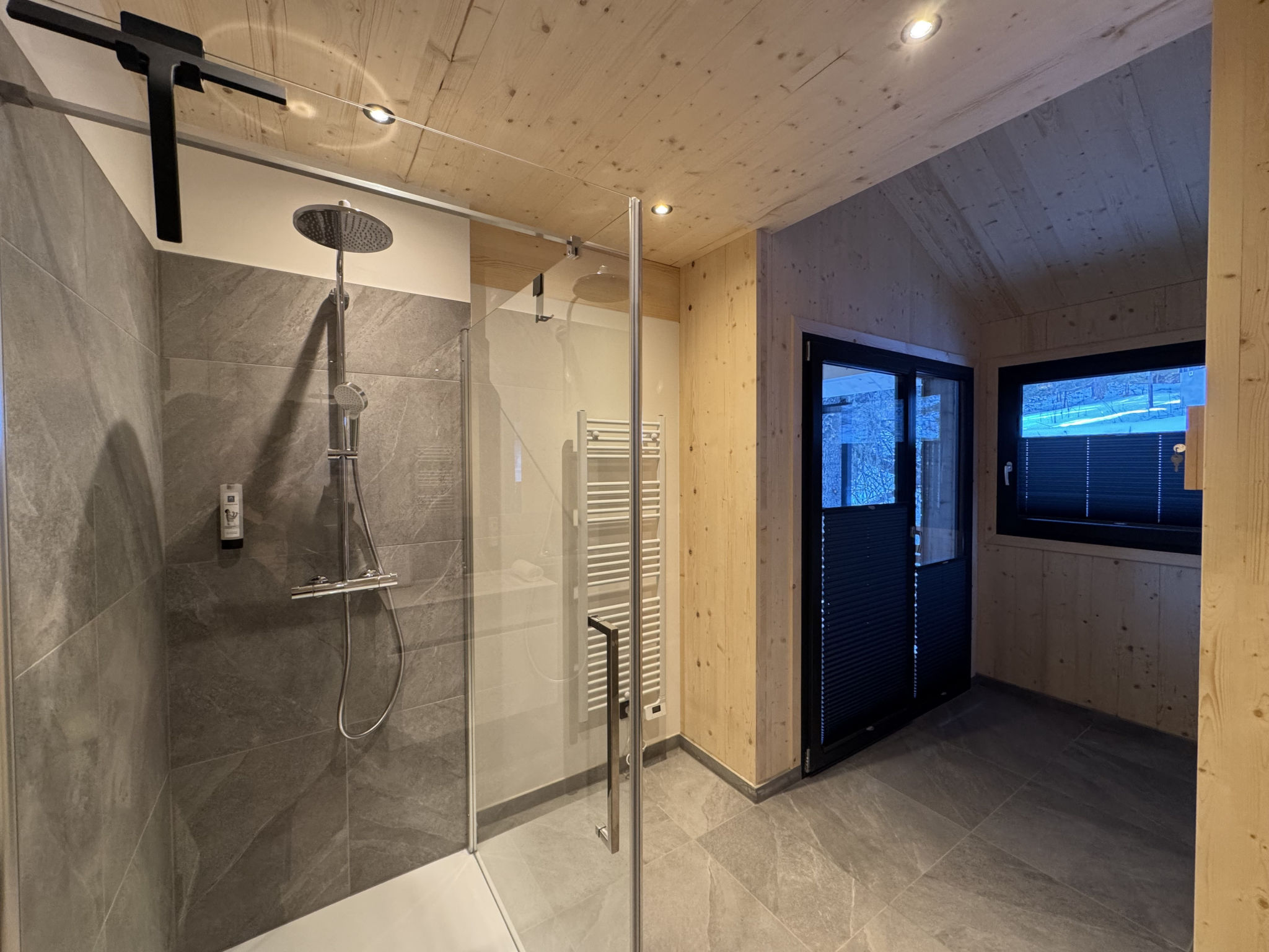 02_NTH053_18d_Sup Chalet mit Sauna und Hot Tub 2 E - Binnen