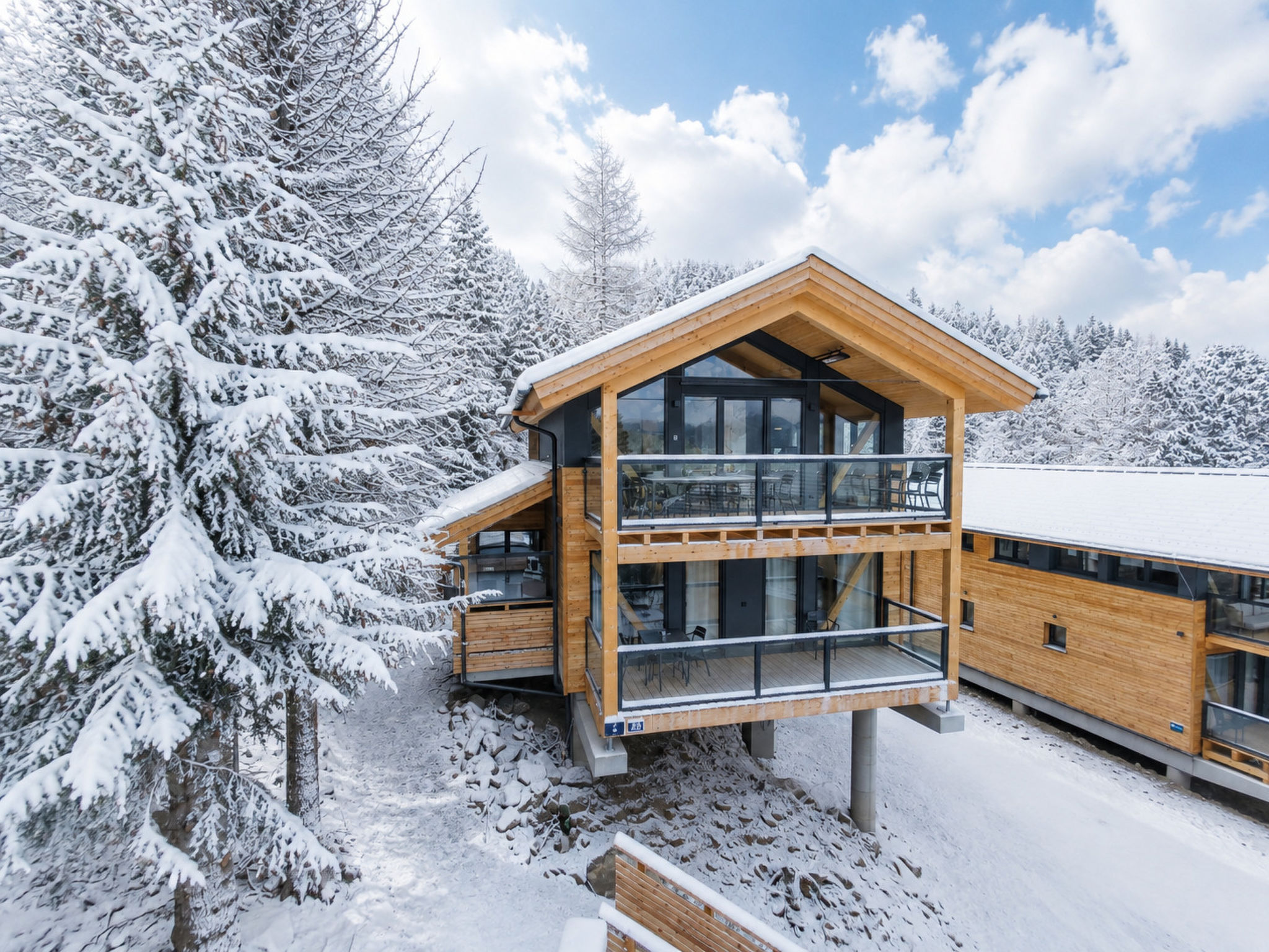 02_NTH053_18d_Sup Chalet mit Sauna und Hot Tub 2 E - Buiten