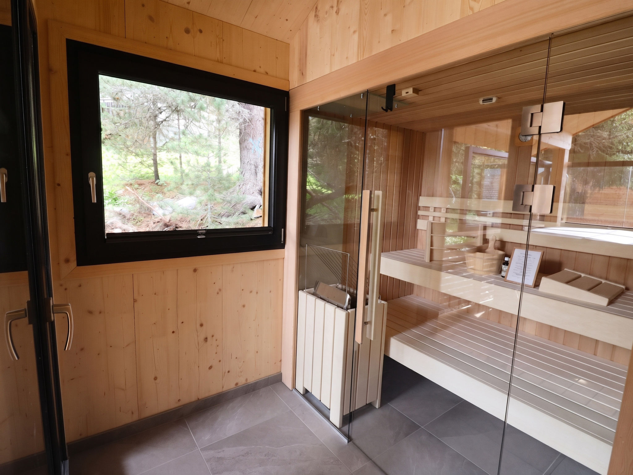 02_NTH053_18d_Sup Chalet mit Sauna und Hot Tub 2 E - Buiten