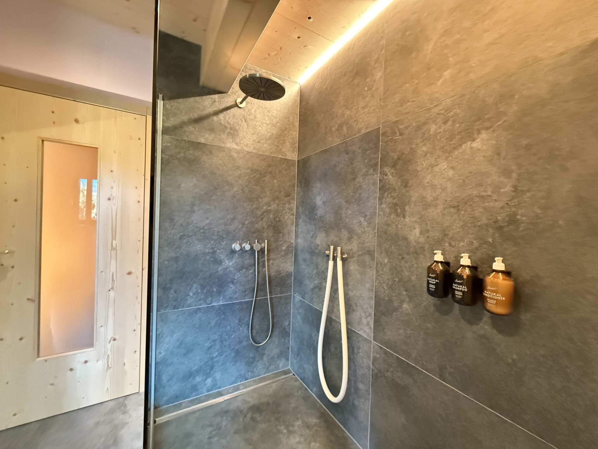 03_NTH029_Premium Chalet mit Sauna und Hot Tub - Dedans