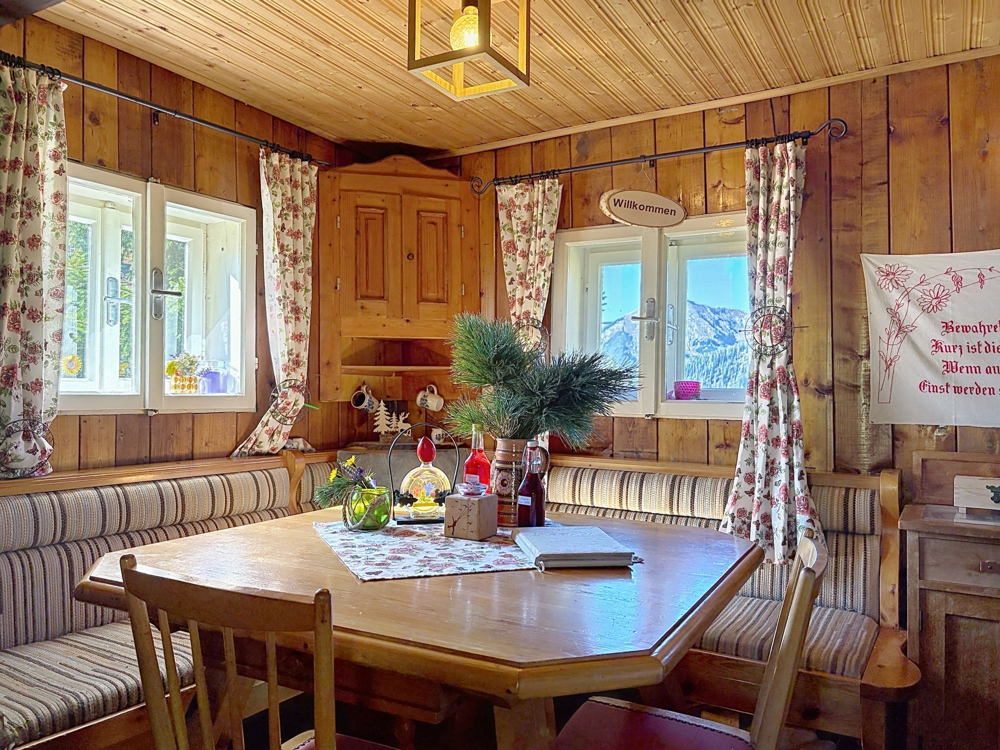 Schneehitzalmhütte - Drinnen