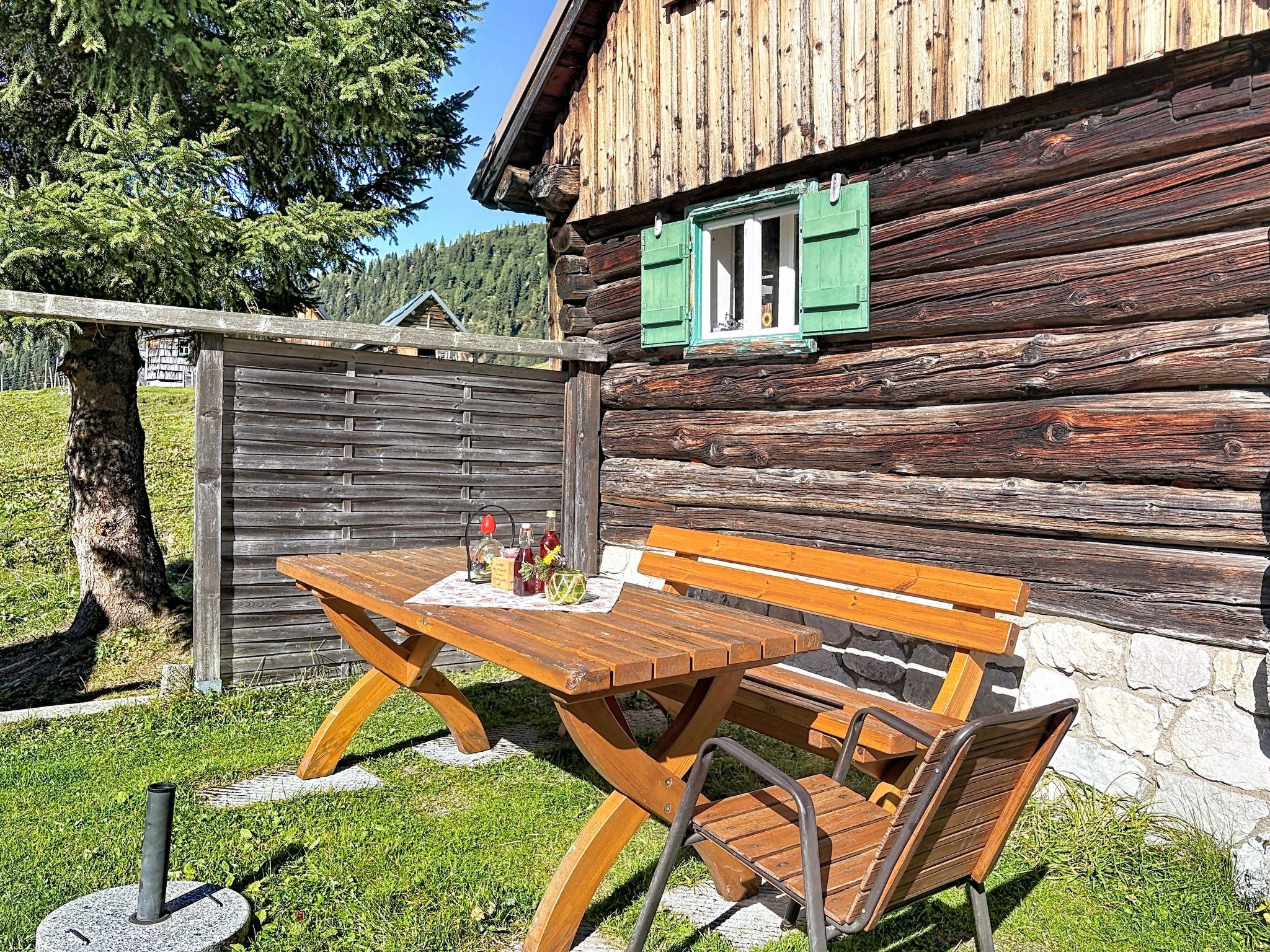 Schneehitzalmhütte - Draußen