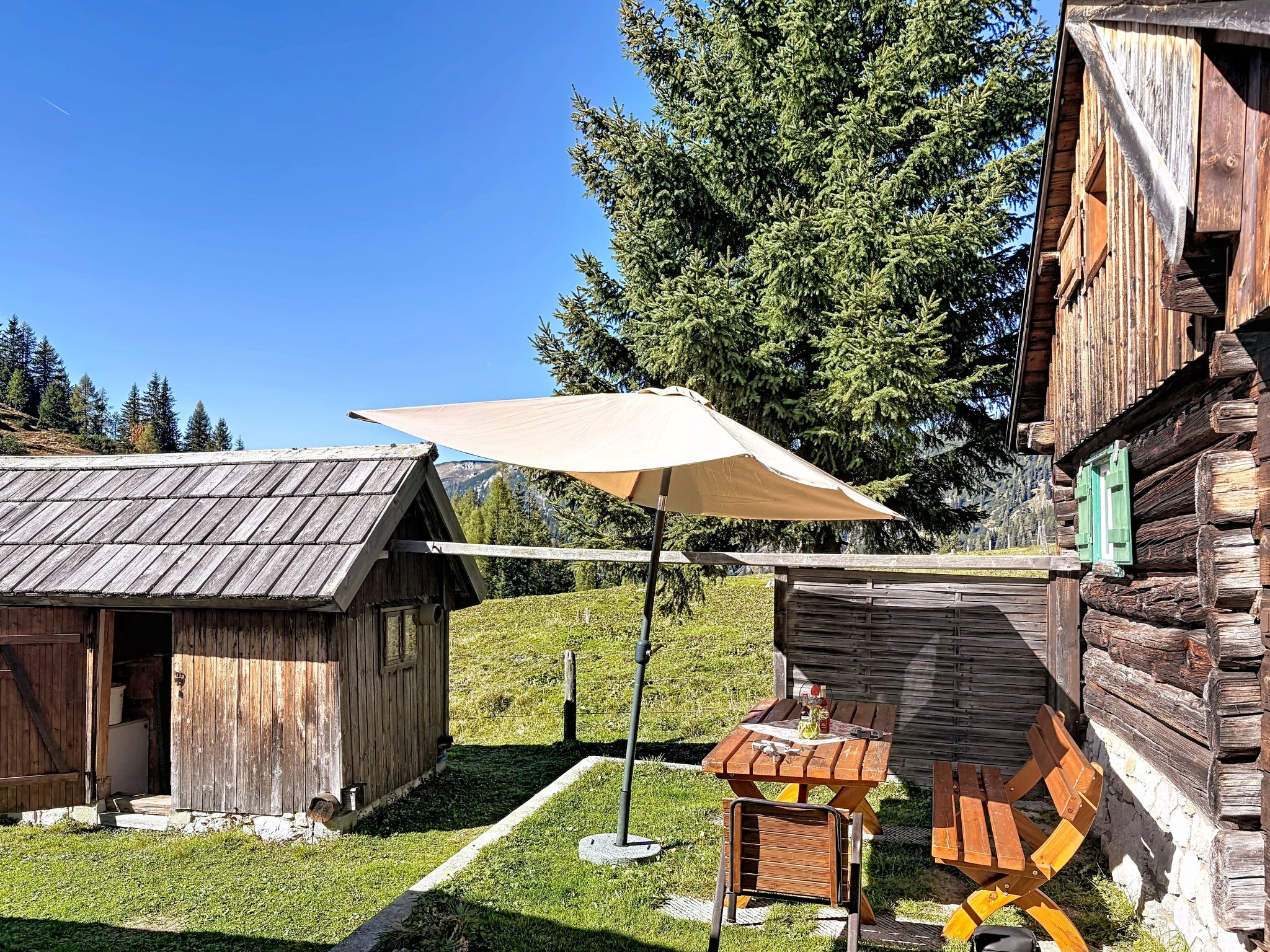 Schneehitzalmhütte - Draußen