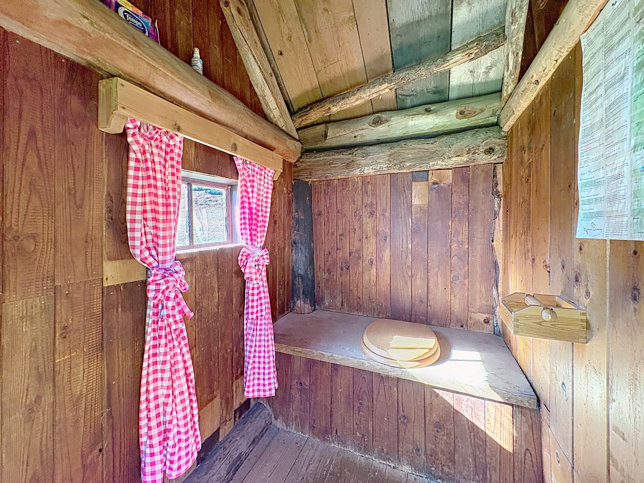Schneehitzalmhütte - Drinnen
