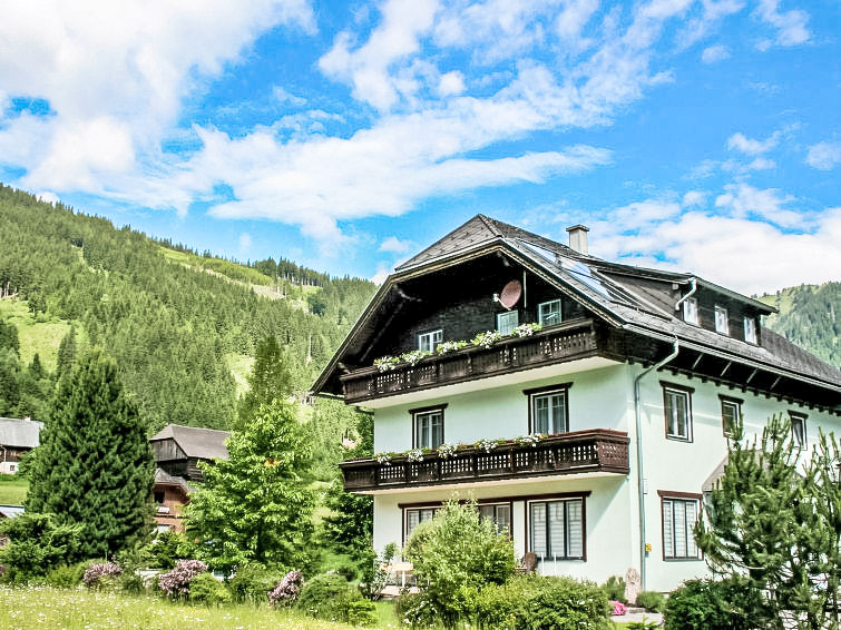 "Dirndl und Bua", studio 1-kamer 30 m2, op de bovenste verdieping. Volledig gerenoveerd, comfortabel en smaakvol ingericht: hal. 1 open kamer met 1 2-pers bed en Kabel-TV. Uitgang naar het balkon. Kle..