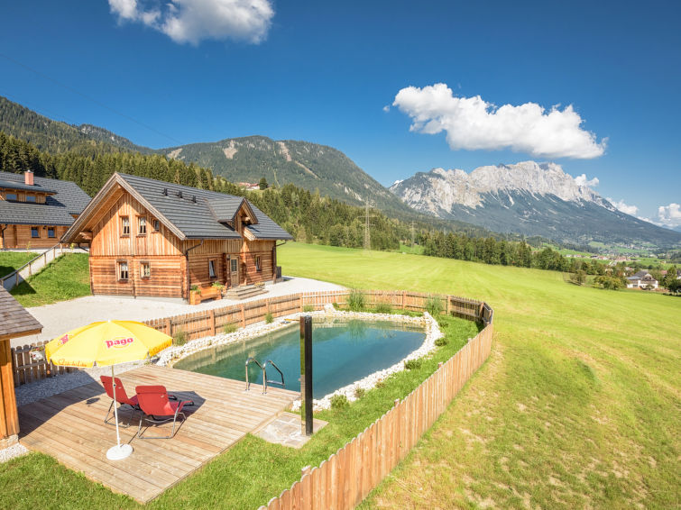 "Fredis Hütte (GBM300)", 5-Zimmer-Haus 120 m2 auf 2 Stockwerken. Teilweise abgeschrägt, gemütlich und mit viel Holz eingerichtet: Wohnzimmer mit offenem Kamin, Esstisch, Essecke, Sat-TV, Radio und ..