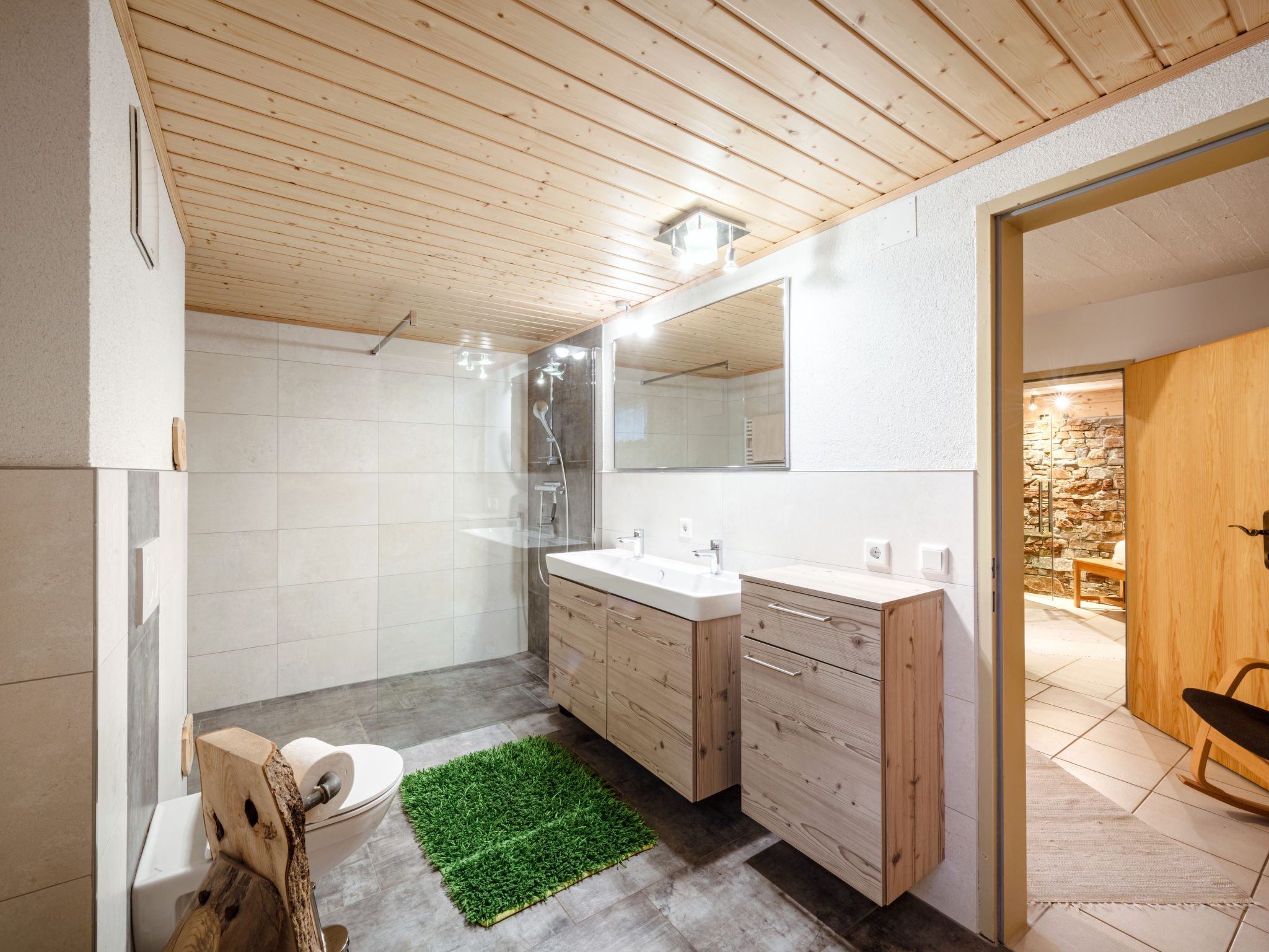 Bathroom / Wellness