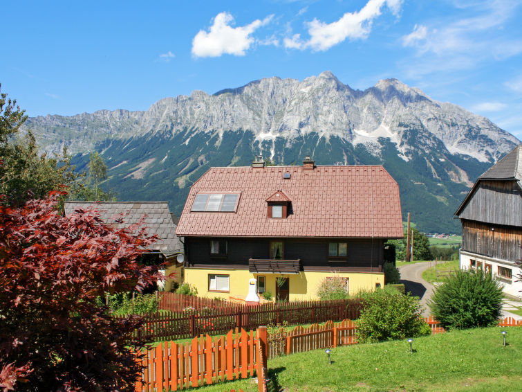 "Landhaus Prieger (OBL100)", 5-Zimmer-Haus 150 m2 auf 2 Stockwerken. Rustikal und mit viel Holz eingerichtet: Wohnzimmer mit Sat-TV. Offene Küche (Backofen, Geschirrspüler, 4 Glaskeramikherd Platten..