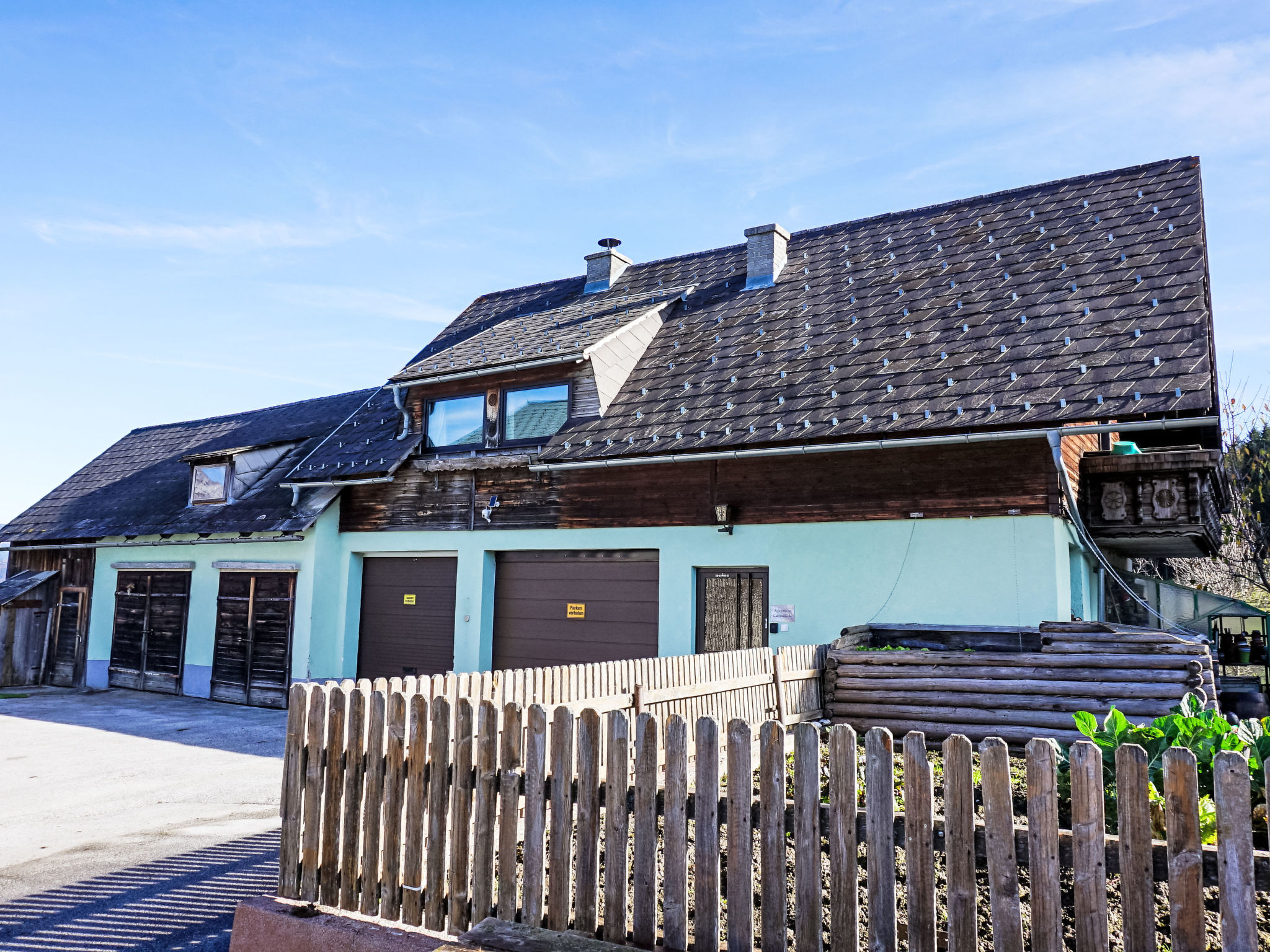 "Ferienwohnung Gartenblick", appartement 3-kamers 78 m2 op de 1e verdieping. Afgeschuinde daken, rustiek en gezellig ingericht: woon-/eetkamer met Sat-TV en internationale TV-zenders (Flatscreen TV), ..